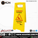PISO MOJADO DE PVC COLOR AMARILLO IMPORTADO